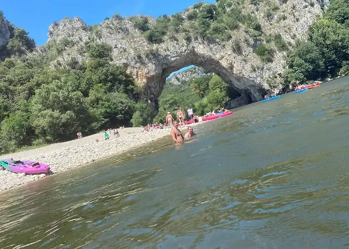 Château De Charme Villa Vallon-Pont-dʼArc